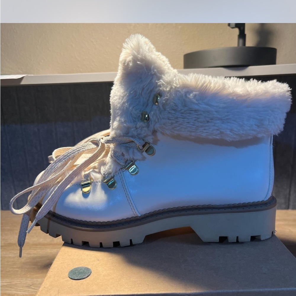 Women's White Fur-Lined Boots. Circus by sam elderman